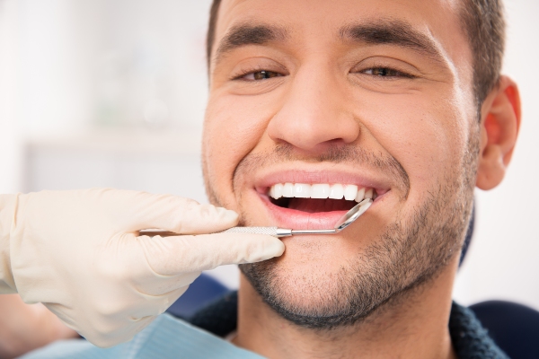 How An Emergency Dentistry Office Treats Tooth Infections