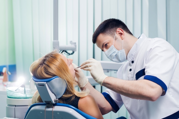 Time For A Checkup: What You Need To Know Before Visiting A Dental Practice